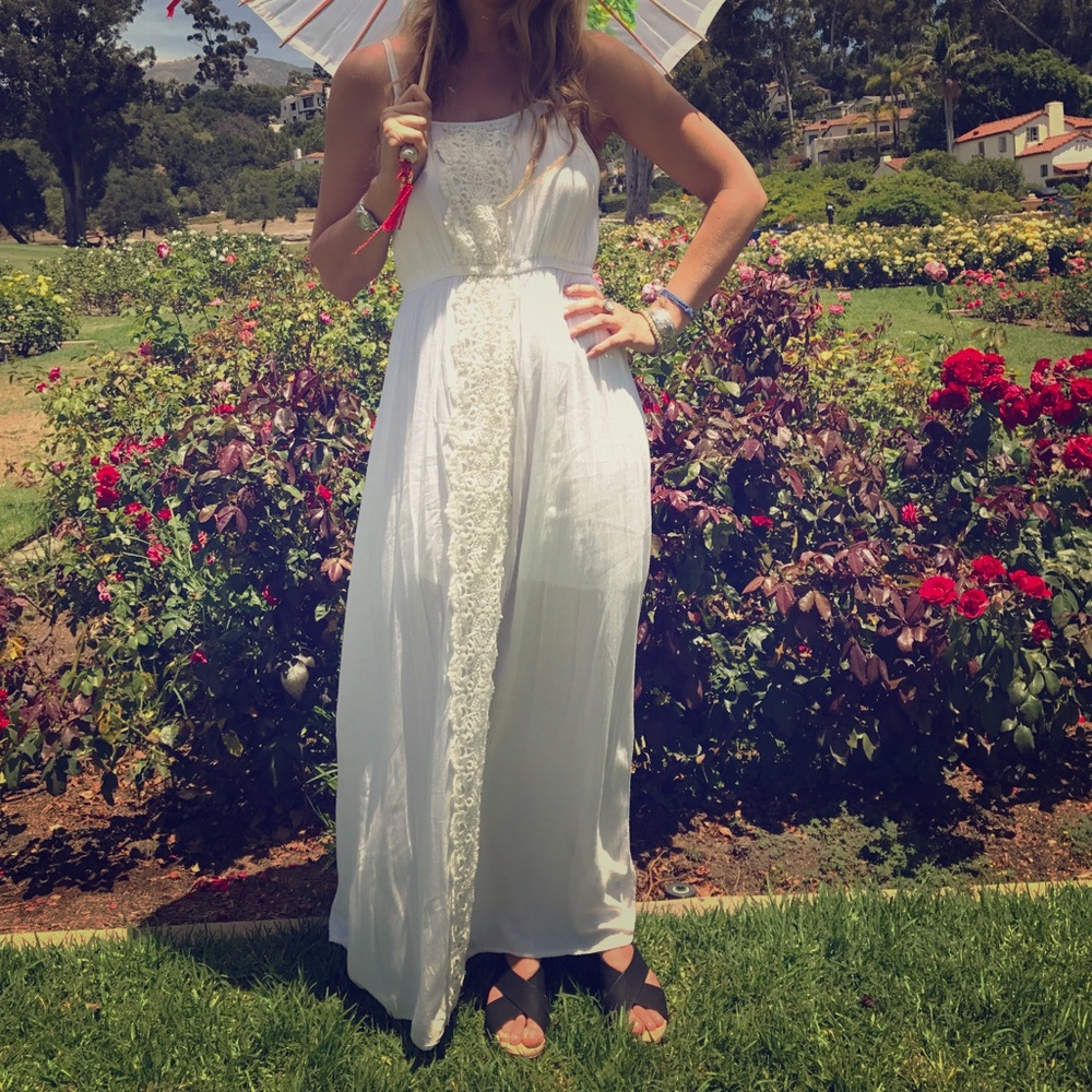 Mossimo White Maxi w/ 100% cotton lace decoration